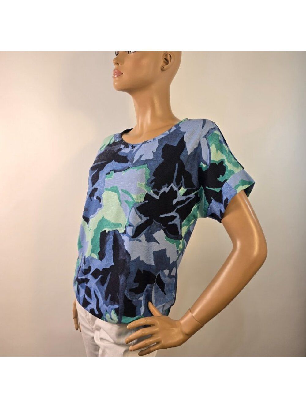Chico's Size 0 Zenergy Abstract Foliage Print Tee Jersey Fabric Womens Sz Small